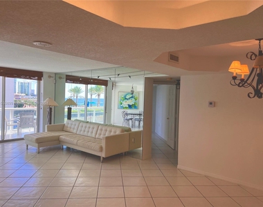 17275 Collins Ave - Photo Thumbnail 5