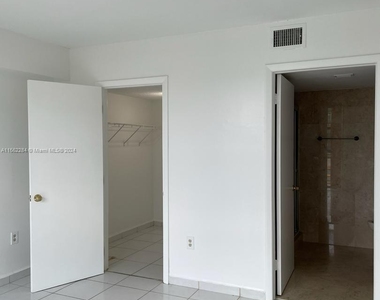 2055 Sw 122nd Ave - Photo Thumbnail 2