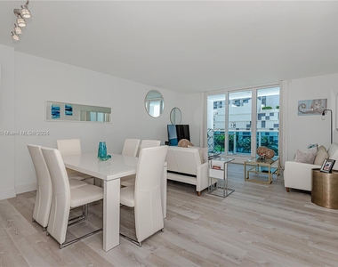 2301 Collins Ave - Photo Thumbnail 1