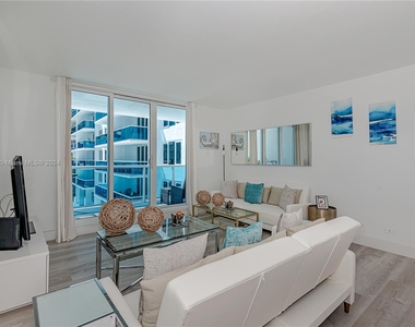 2301 Collins Ave - Photo Thumbnail 2