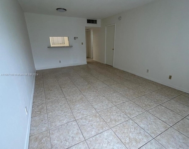 5031 W Oakland Park Blvd - Photo Thumbnail 2