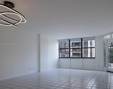 1915 Brickell Ave - Photo Thumbnail 1