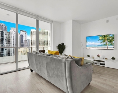 1300 Brickell Bay Dr - Photo Thumbnail 8