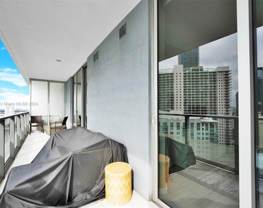 1300 Brickell Bay Dr - Photo Thumbnail 19