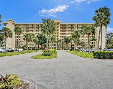 3050 N Palm Aire Dr - Photo Thumbnail 22