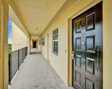 3050 N Palm Aire Dr - Photo Thumbnail 25