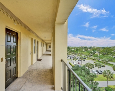 3050 N Palm Aire Dr - Photo Thumbnail 26