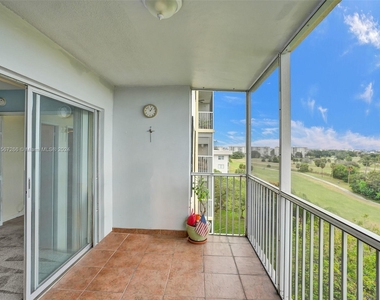 3050 N Palm Aire Dr - Photo Thumbnail 20