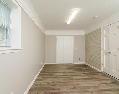 2402 Stover Drive - Photo Thumbnail 9