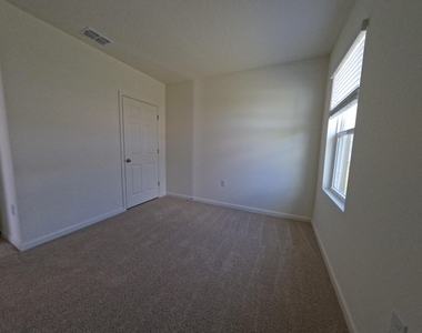 462 Mimosa Street Sw - Photo Thumbnail 4