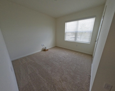 462 Mimosa Street Sw - Photo Thumbnail 2