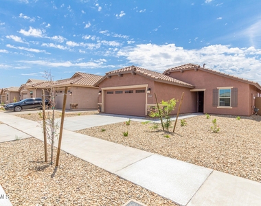 16409 W Saguaro Park Lane - Photo Thumbnail 7