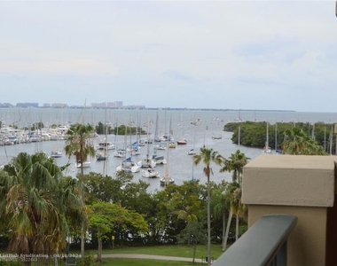 2951 S Bayshore Dr - Photo Thumbnail 10