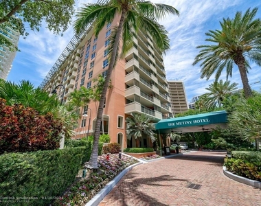 2951 S Bayshore Dr - Photo Thumbnail 6