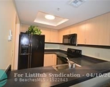 2951 S Bayshore Dr - Photo Thumbnail 14