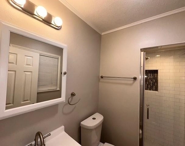 811 Poindexter Avenue - Photo Thumbnail 15