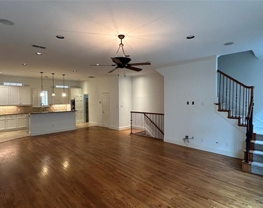 2945 Thomas Avenue - Photo Thumbnail 9