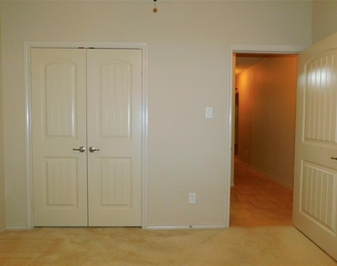 1104 Nora Lane - Photo Thumbnail 19