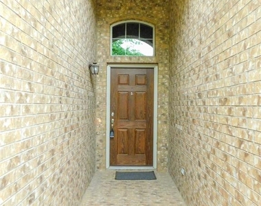 1104 Nora Lane - Photo Thumbnail 2