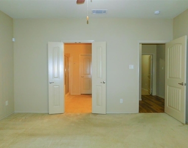 1104 Nora Lane - Photo Thumbnail 11