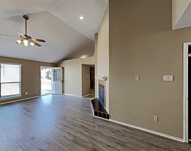 3008 Creekwood Lane - Photo Thumbnail 2