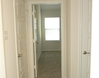 710 Feldspar Way - Photo Thumbnail 6