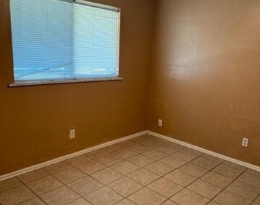 6611 Carrie Ln - Photo Thumbnail 11