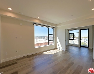 723 S St Andrews Pl - Photo Thumbnail 8