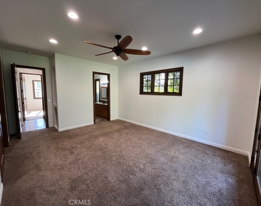 5645 Manton Avenue - Photo Thumbnail 12