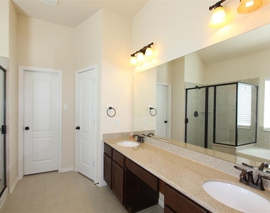 2515 Golfcrest Drive - Photo Thumbnail 9