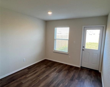 729 Soapberry Drive - Photo Thumbnail 7