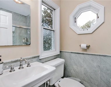 539 Bleeker Avenue - Photo Thumbnail 16