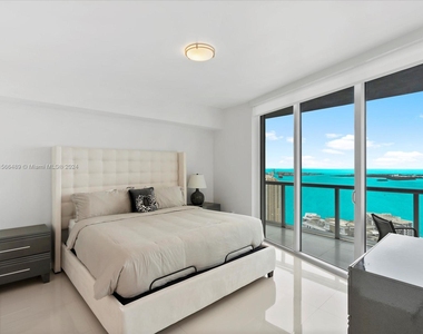 465 Brickell Ave - Photo Thumbnail 16