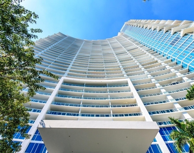 2020 N Bayshore Dr - Photo Thumbnail 0