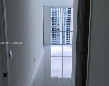 17111 Biscayne Blvd - Photo Thumbnail 2