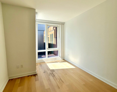 555 West 38th Street - Photo Thumbnail 3