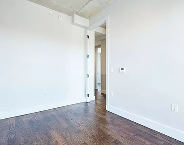 31-19 37th Ave - Photo Thumbnail 2