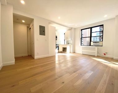 160 East 48th Street - Photo Thumbnail 0