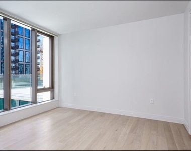 133 Seaport Blvd - Photo Thumbnail 7