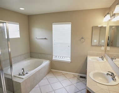 2931 Woodbriar Drive - Photo Thumbnail 9