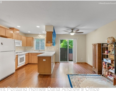 2239 Hawthorne St Apt 14 - Photo Thumbnail 5