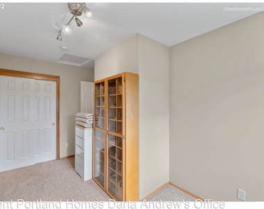 2239 Hawthorne St Apt 14 - Photo Thumbnail 25