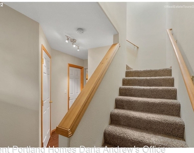 2239 Hawthorne St Apt 14 - Photo Thumbnail 18