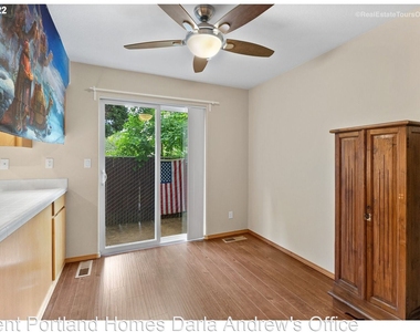 2239 Hawthorne St Apt 14 - Photo Thumbnail 8