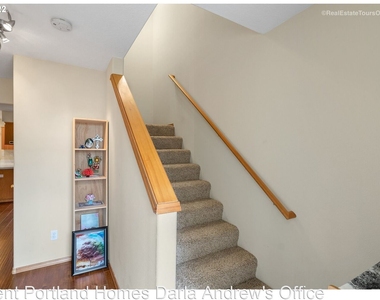 2239 Hawthorne St Apt 14 - Photo Thumbnail 3