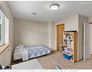 2239 Hawthorne St Apt 14 - Photo Thumbnail 20