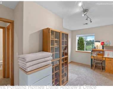 2239 Hawthorne St Apt 14 - Photo Thumbnail 23