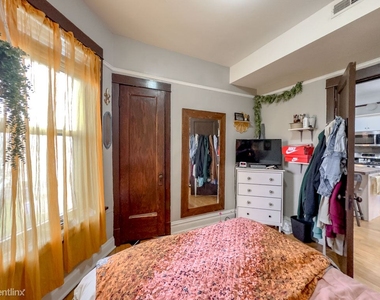 2115 N. Spaulding, Unit 8 - Photo Thumbnail 13