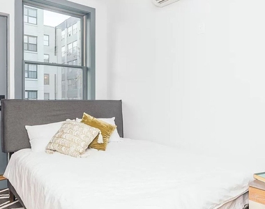 376 Bedford Avenue - Photo Thumbnail 7