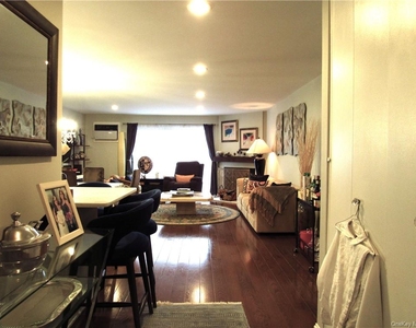 492 N Broadway - Photo Thumbnail 7